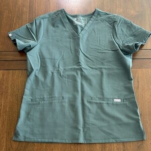 Figs Short Sleeve V-Neck Tee in Moss